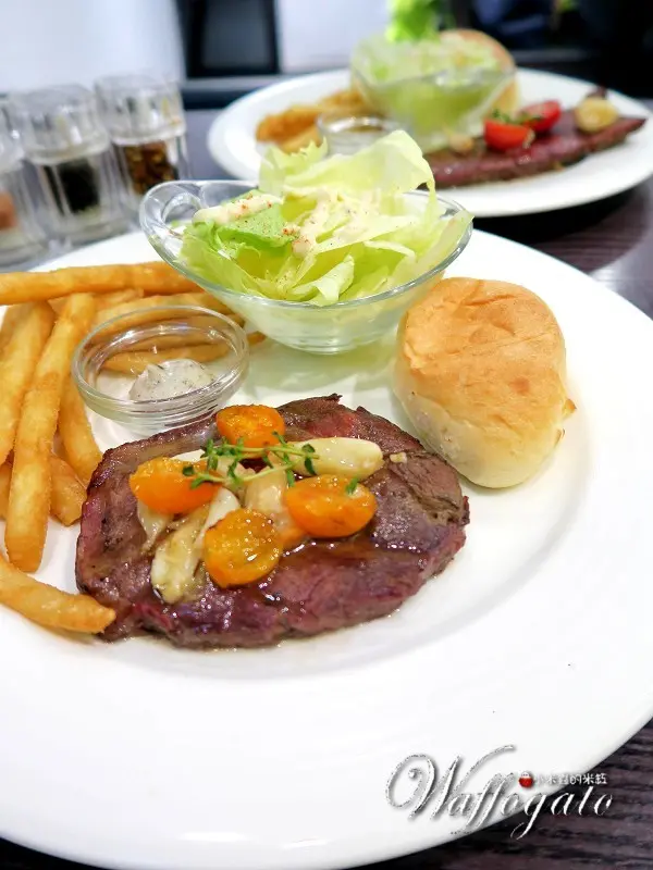 【捷運台北車站】瓦法奇朵美式西餐廳~24小時爐烤雪花牛排試吃價只要99元喔!!