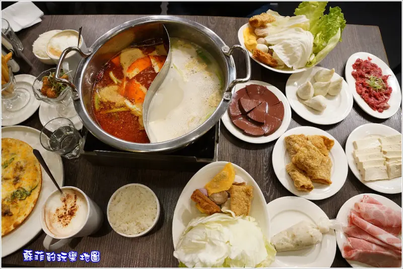 《台北車站美食》台北火鍋。台北牛排。W.瓦法奇朵~ 美食大方送,火鍋2鍋送牛排,火鍋料3盤送薯條,5盤送酥炸鹽酥雞