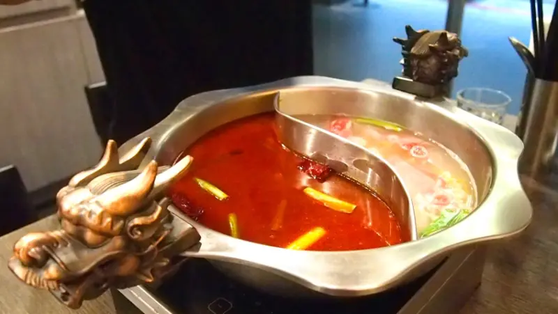 【台北市中正區 / 西餐中餐火鍋 / 捷運北車】 瓦法奇朵 一家網羅 鍋物 西餐 牛肉麵 下午茶 各路美食餐廳