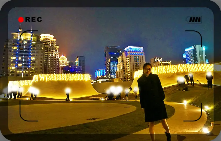 //台中景點//臺中國家歌劇院。高聳建築擁抱的城市之美，漫步空中花園的浪漫文青感，就這樣靜靜的吧