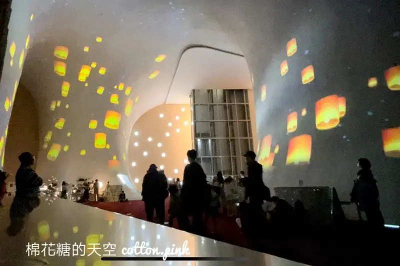 歌劇院也可以看天燈、看煙火～光影秀新春特別版只剩兩周！ - 棉花糖的天空
