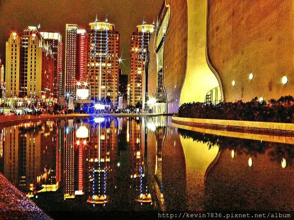 臺中國家歌劇院,白天巧遇水舞秀之精彩,夜景越夜越美麗,白天夜晚大不同喔!!
