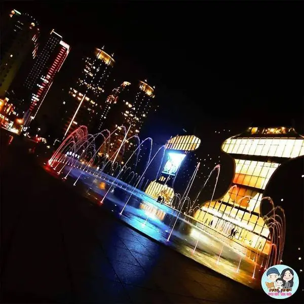 【台中】朝聖夜晚的歌劇院，感受文青氣氛~這晚上好漂亮。