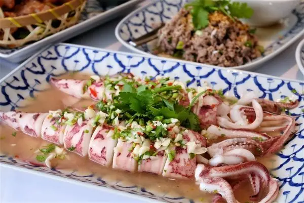 東區泰式料理-香米泰國料理光復店.酸辣青檸中卷/酥炸松阪豬.台北泰式料理.大安區餐廳.復興北路美食.近國父紀念館捷運站