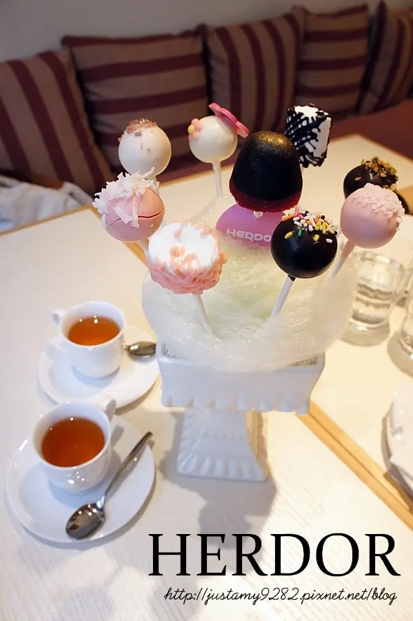 食記 ☞ 台北市/大安區 ▍HERDOR Tea House ▍令女孩們為之瘋狂的夢幻Cake Pops ❤