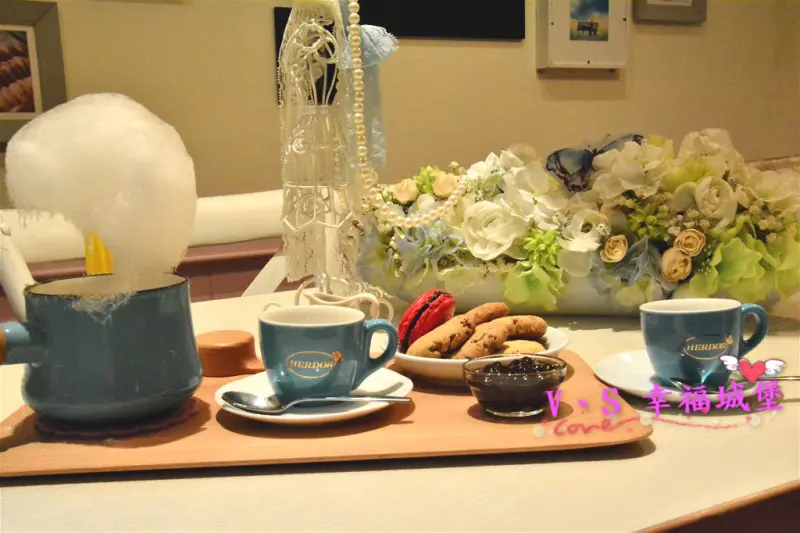 【義式。東區】 HERDOR Tea House 禾多 義式花茶餐廳 ~ 雲朵鍋煮奶茶、夢幻甜點 是個會讓女生尖叫的好地方