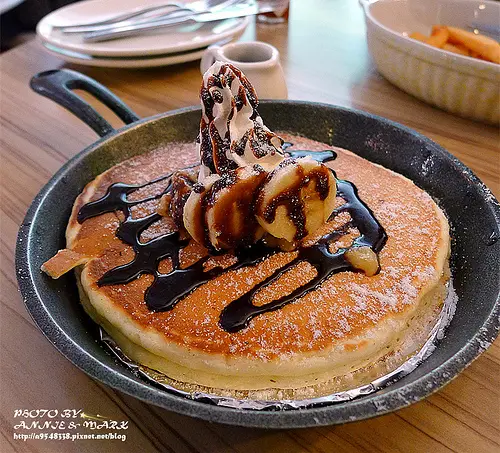 ◎吃吃喝喝~【方糖咖啡館 Sugar Cafe 】超誘人的煎鍋蛋糕...真的連鍋子都上桌了！