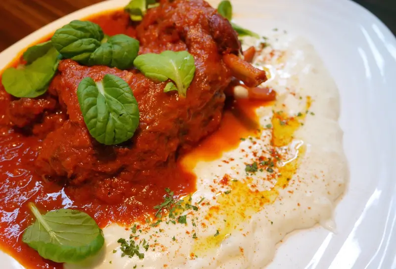 【台北大安美食】不小心走到了義大利－方糖咖啡館/國父紀念館早午餐/下午茶/義式餐廳/希臘沙拉/烤豬膝/牛肝菌/布雪塔/桂花烏龍茶/費達起司/帕瑪森起司