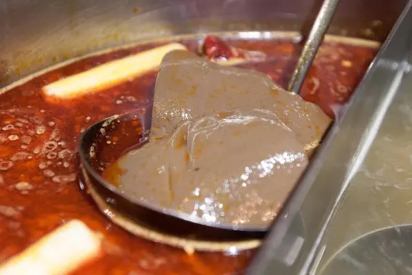 麻神麻辣火鍋 - 總算一嚐招牌果凍鴨血，用筷子