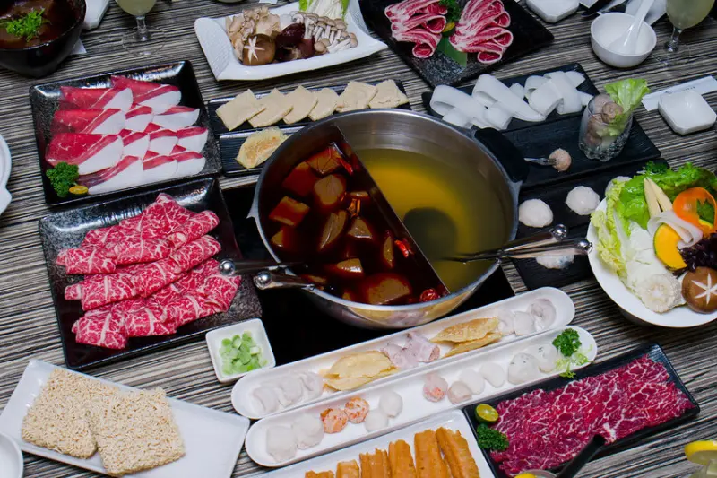 【食記 • 台北】麻神麻辣火鍋 • 捷運南京三民站 │  用刀叉品嘗的招牌果凍鴨血，多種高等級肉類搭配不同吃法，讓你回味無窮！