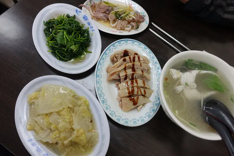 (胖樺食記)永和推薦平價小吃美食「擱一碗鮮魚湯」/鮮美鱸魚湯白菜滷白斬雞燒小卷/完整菜單/水餃外帶/健康外食