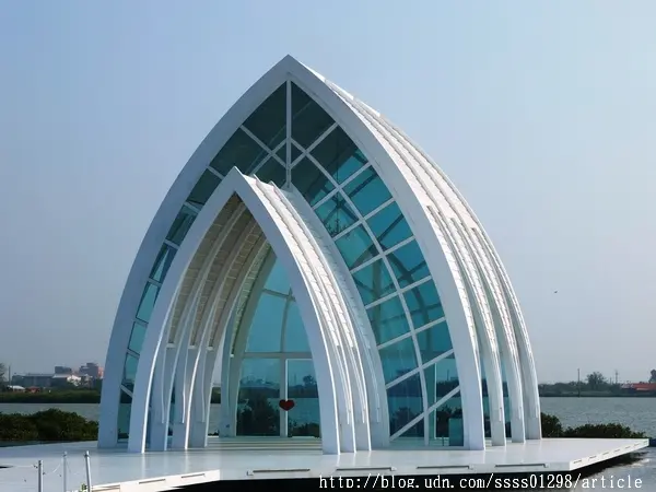 【旅行遊記。台南北門區】北門水晶教堂。如夢似幻的純白色教堂 洋溢著異國浪漫氣息與情調        
      