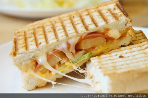 【台北文山】車庫吐司GARAGE TOAST(總店) 食材講究、美味平價人氣早午餐 世新大學師生共同回憶 世新大學/試院路/考試院旁