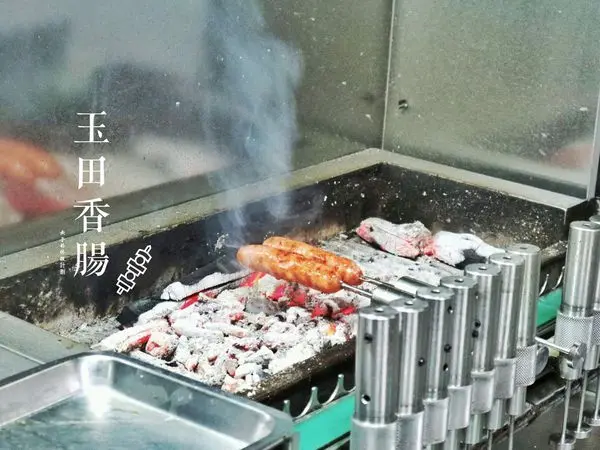 宜蘭礁溪 | 玉田炭烤香腸，油亮焦香、Q脆彈牙烤香腸再來顆蒜頭吧 ！初樂Café de Samuel對面|宜蘭礁溪必吃|食尚玩家|▲女子的休假計劃▼