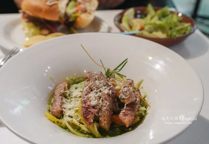 Wow 咖啡.深坑山上寵物友善餐廳 有草地餐點也好食 - 遇見天使~Angela