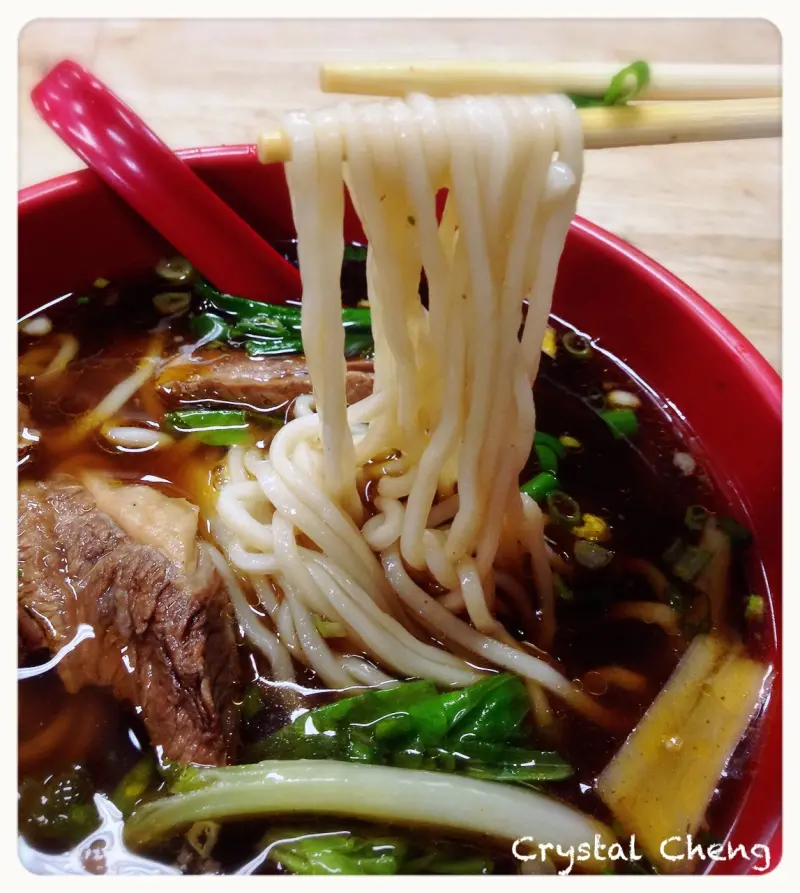 【台中好食推薦】味到小吃 川味牛肉麵 存中街家常眷村口味麵店 滷味好喜歡吶！！