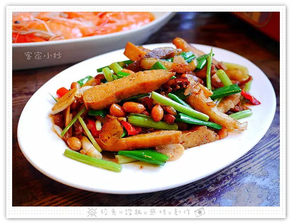 [台南食記] 萬香土產紅燒羊肉爐~人潮爆滿的30年老店！火鍋、海鮮、熱炒、燒烤、免費的古早味紅茶！臉書打卡享9折！(體驗)