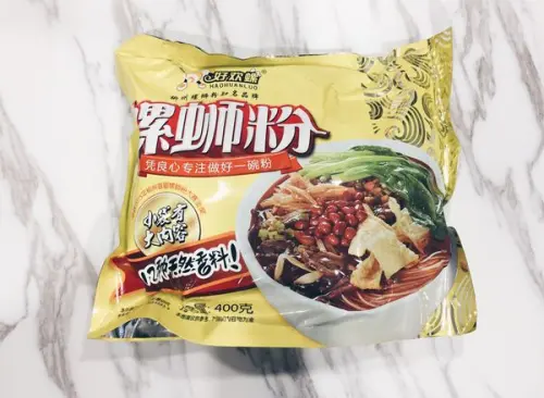 【好食】好歡螺螺螄粉 V.S.艋舺200螺螄粉-開箱&實訪評比!!!