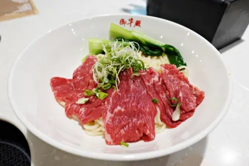 【台北】信義區 御牛殿麵鍋食堂 手沖刺身牛肉麵好吸睛 還有鍋物牛排