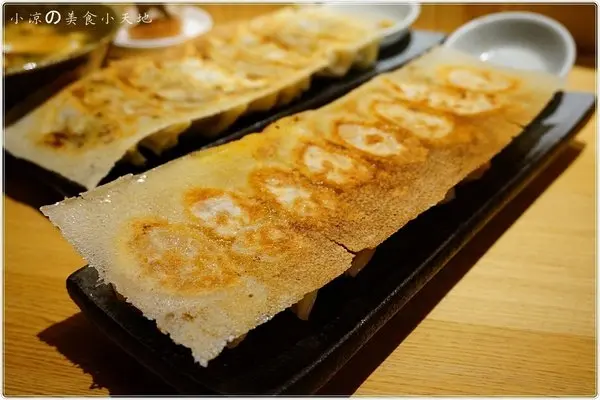 『台中。南屯區』有喜屋Ukiya日式煎餃居酒屋║公益路美食。傳統的日式居酒屋。竟然只賣煎餃？！