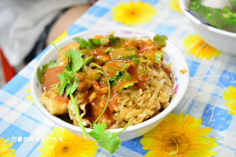 [宜蘭羅東] 深夜的隱藏版宵夜美食-幽靈油飯  營業時間不定  羅東夜市在地美食推薦 