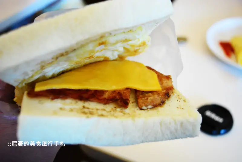 [新北新店] 品品早餐 好吃的招牌肉蛋吐司 新店早餐美食推薦食記