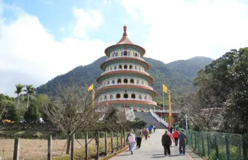 新北。淡水。半山腰醞釀的緋紅微醺 / 天元宮