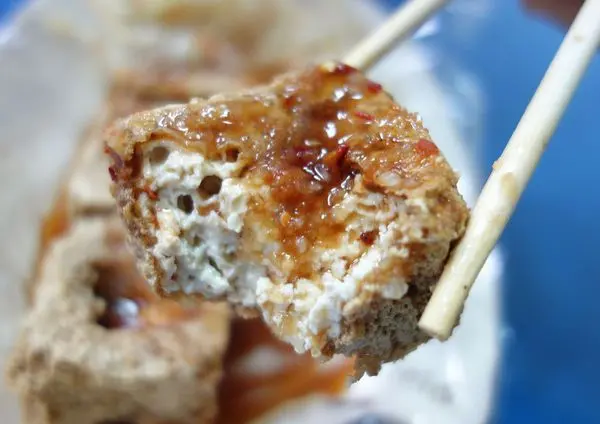 鴻達臭豆腐 大腸麵線(東安總店)皮脆內嫩 蒜香醬香無敵好吃!!