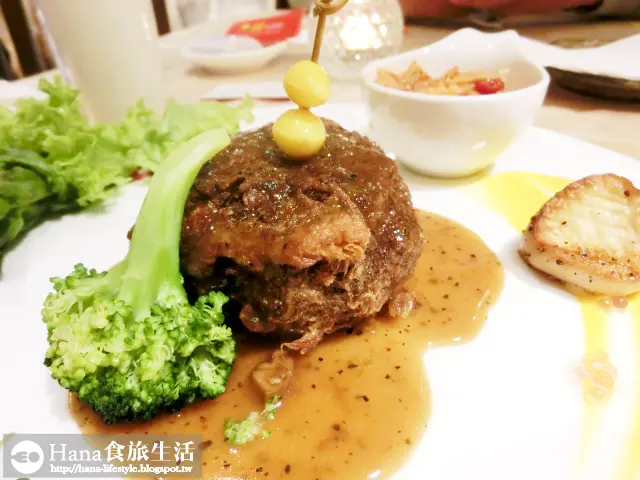 
【台北市中山區】品盛悅素軒 | 精緻創意蔬食 猴菇排酥炸外皮飄香內多汁 石鍋拌飯辣夠味 氣氛好適合聚餐
