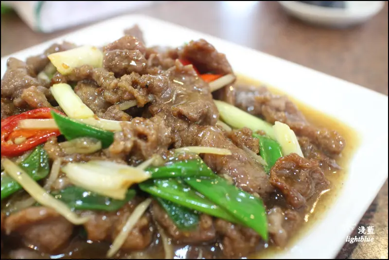 苗栗美食：田新牛家庄～份量十足又美味的牛肉快炒料理