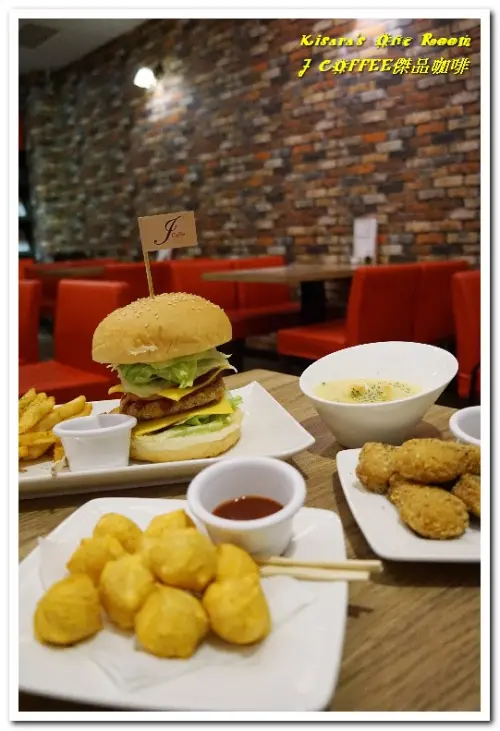 台中火車站素食．適合等車，更可玩DIY的特色咖啡館──J COFFEE傑品咖啡        
      