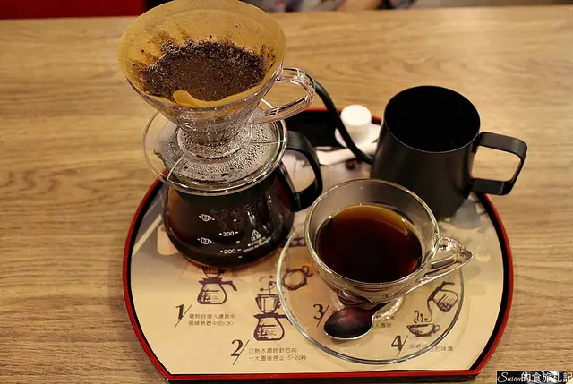 台中美食|J coffee/傑品咖啡提供好喝的咖啡飲料和奶素輕食料理 DIY手沖咖啡好有趣 台中火車站 素食