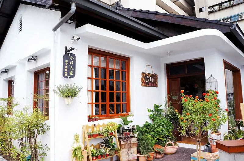 【台中西區咖啡甜點】遇印點心坊.小戶人家雜貨專賣店 - 日式平房外觀.尋寶般的雜貨舖裡享用著下午偷閒時光