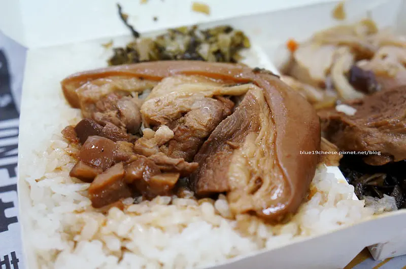 【台中沙鹿小吃】嘉控肉飯 - 從晚餐賣到凌晨的深夜控肉飯.人多時請排隊.舊童綜合醫院和85度c斜對面