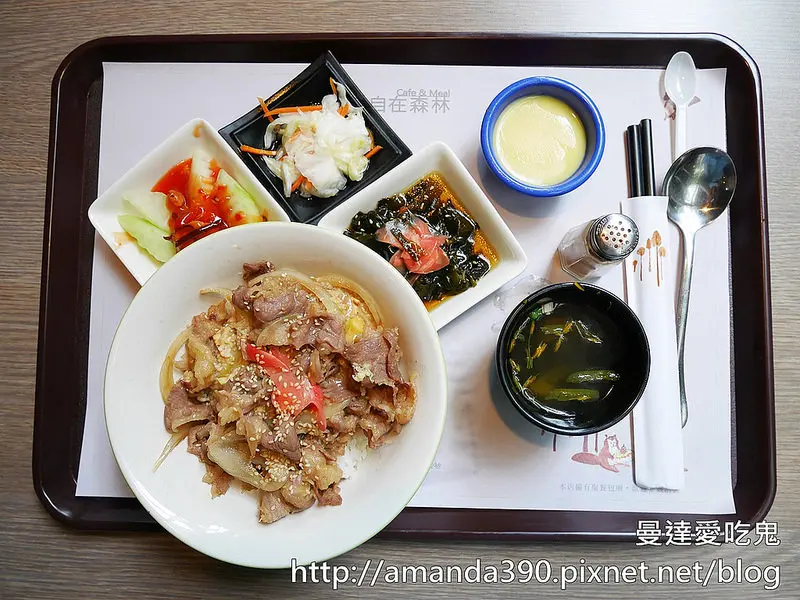 【台中食記】 西區 自在森林咖啡館 ● 大空間舒適複合式餐飲 ● 窩著聊天打屁好去處！❤❤