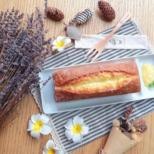 【台中西區 -  1%Bakery】台中下午茶甜點推薦║彌月/宅配蛋糕的好選擇！運用熟悉的天然在地食材做出具代表性的乳酪蛋糕！特別推薦：特濃芋頭乳酪蛋糕/西班牙檸檬蛋糕