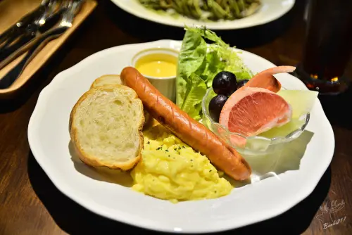 板橋新開幕:Halla 早午餐 義大利麵 泰式料理 燉飯 工業風