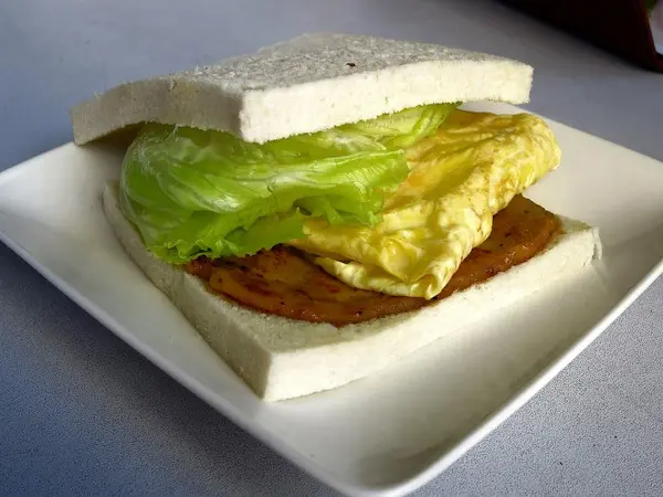 燒肉咬蛋，ㄛ伊西~              