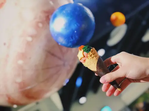 台中超夯星球製造所前進新北，推出聖誕限定星球飯糰