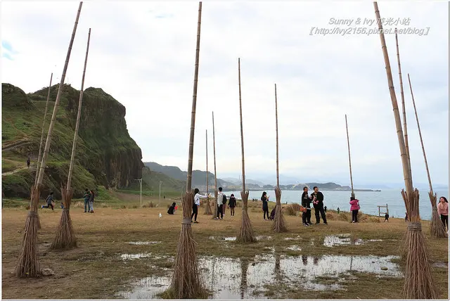 【基隆旅遊】潮境公園。巨大飛天掃帚，讓人化身小魔女Kiki，是熱門IG打卡熱點