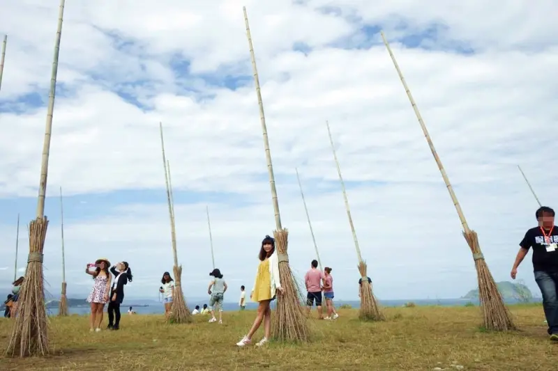 [基隆 潮境公園] 走進哈利波特魔法世界  巨大飛天掃帚超好拍   基隆北海岸一日遊行程