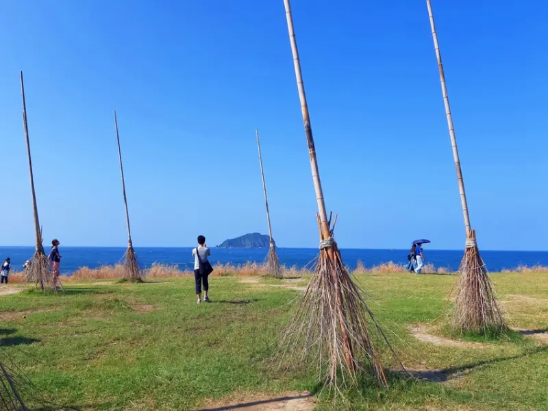 【基隆市中正區 / 戶外旅行】 基隆打卡熱門景點 潮境公園 飛天掃帚 與基隆嶼同框