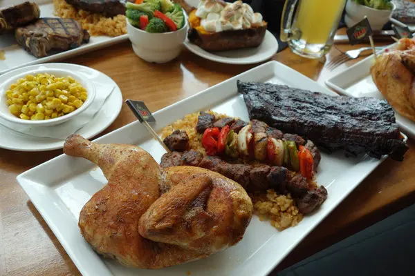 Texas Roadhouse德州鮮切牛排，八月超級牛排月24oz.肋眼牛排、三主菜分享餐，德州愛心日分享美味分享愛