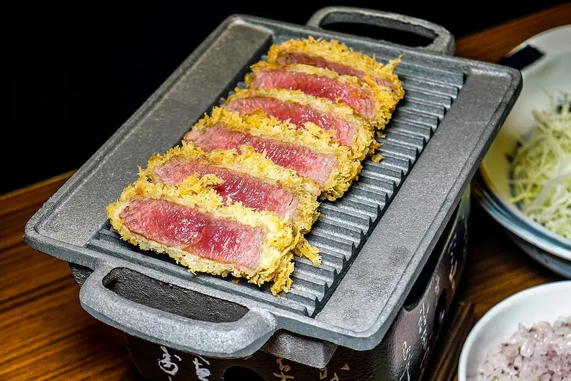 伊勢路-勝勢日式豬排(微風松高店) 夏日新菜炙燒炸牛排, 好吃, 熟度還可以自己選!!