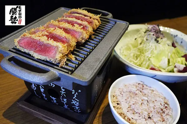◆台北信義。捷運市政府站【伊勢路勝勢日式豬排微風松高店】夏季限定新品強勢登場。炙燒肋眼牛排。伊勢牡蠣腰內豬排        
      