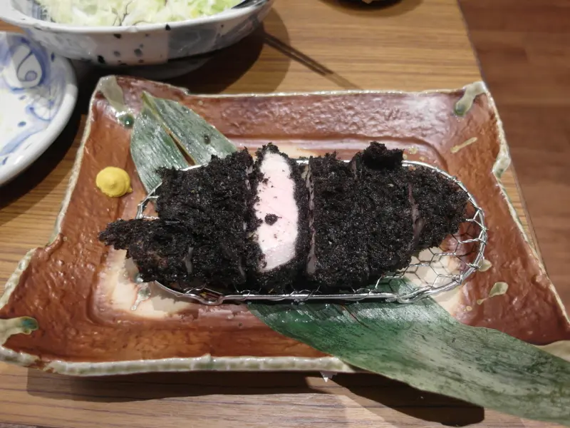 [台北 信義] 伊勢路-勝勢日式豬排 微風松高店 有梗的極黑黑豚里肌豬排