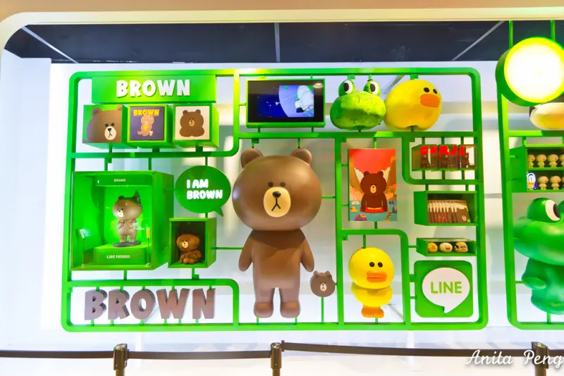 【玩樂．台北】LINE FRIENDS STORE～LINE專賣店，快來微風松高找熊大和兔兔玩耍吧！