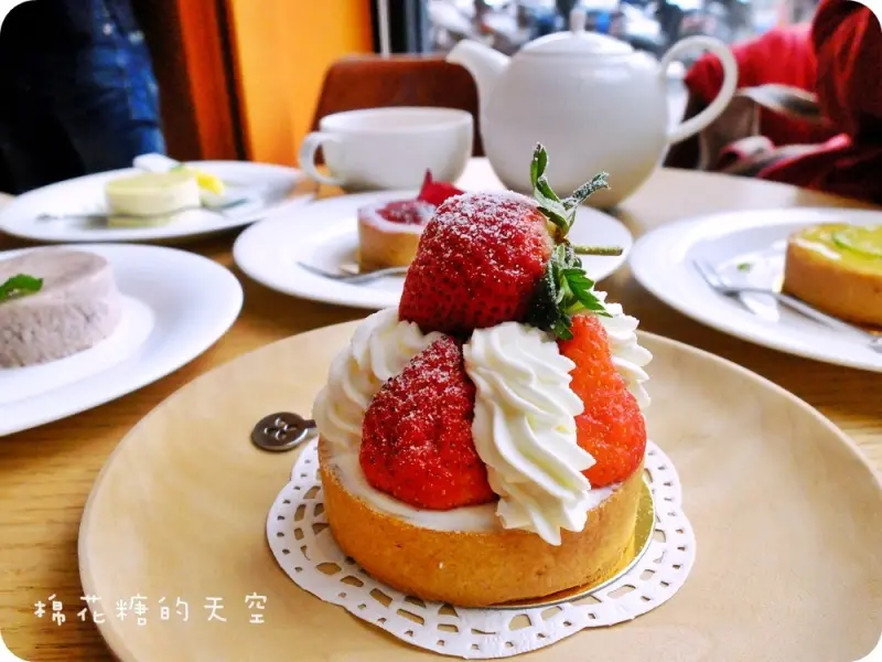 《台中甜點》1%Bakery竟然生出八種口味的起司蛋糕，融合在地台灣味～大甲芋頭、萬丹紅豆、高山烏龍茶通通加進蛋糕裡囉！