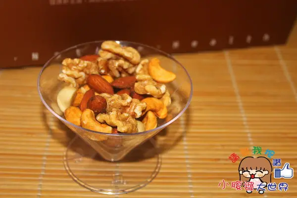 【高雄美食】試吃〃粒粒飽滿，送禮送到心坎裡：荳荳夫人元氣堅果屋～堅果腰果送禮必備~宅配網購團購美食