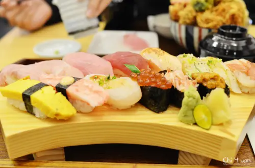 [台北]和歌壽司船艙景致，享食鮮海握壽司，澎湃天丼(台北車站商圈)─窩客島嚐鮮